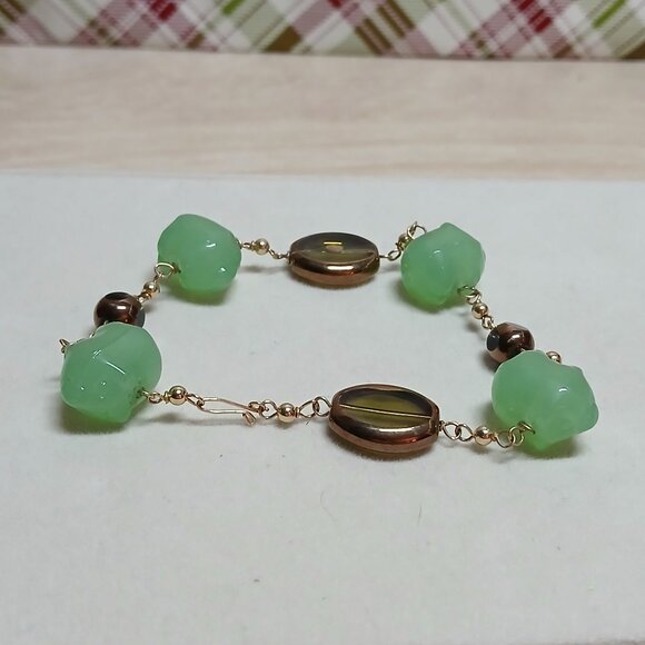 Hand Crafted Green Pig & Beaded Gold Tone Bracelet Fashion Costume Jewelry #35 - Picture 1 of 9